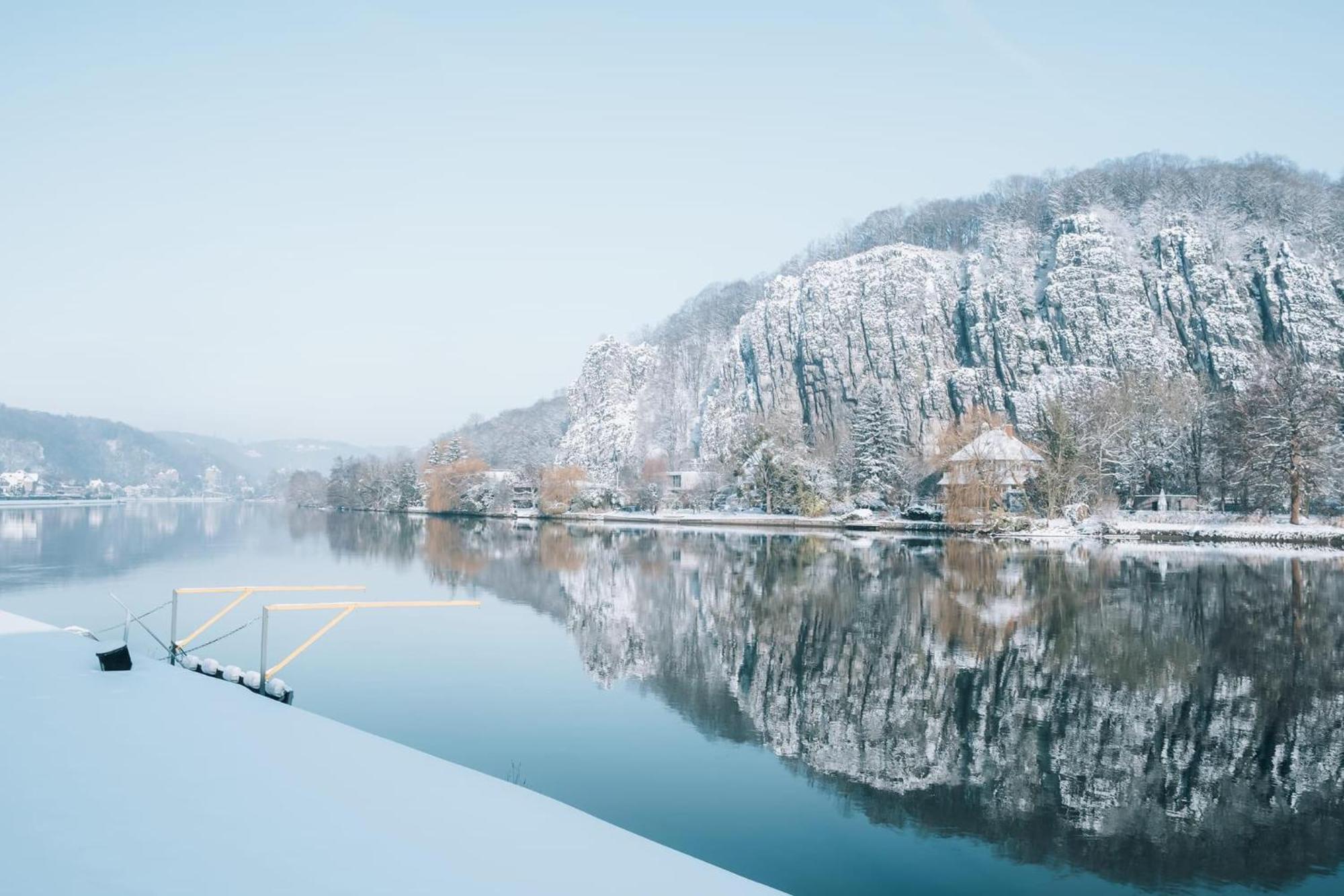 Pieds Dans L'Eau Private Wellness Bordure De Meuse Villa Lustin Bagian luar foto