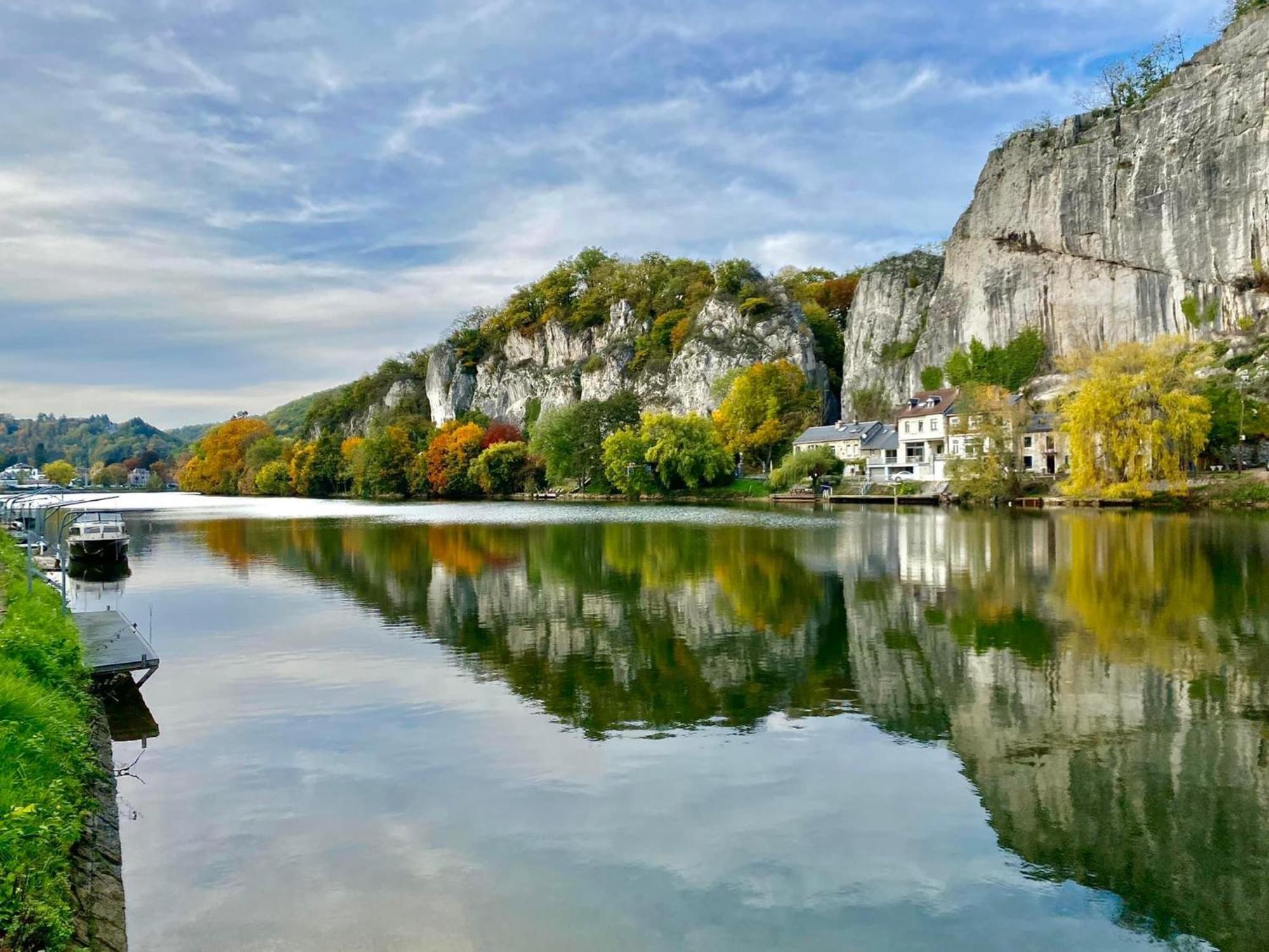 Pieds Dans L'Eau Private Wellness Bordure De Meuse Villa Lustin Bagian luar foto