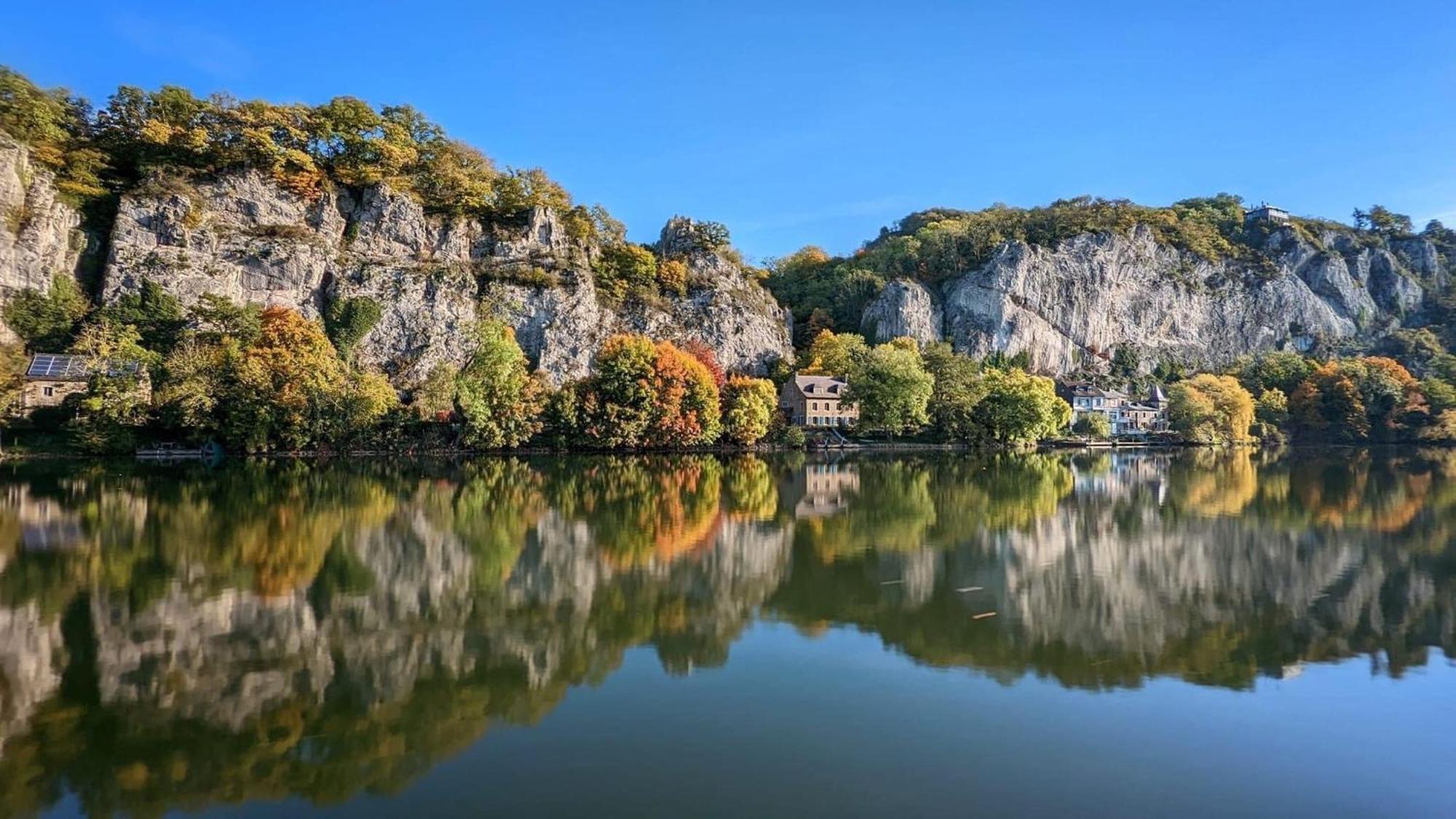 Pieds Dans L'Eau Private Wellness Bordure De Meuse Villa Lustin Bagian luar foto