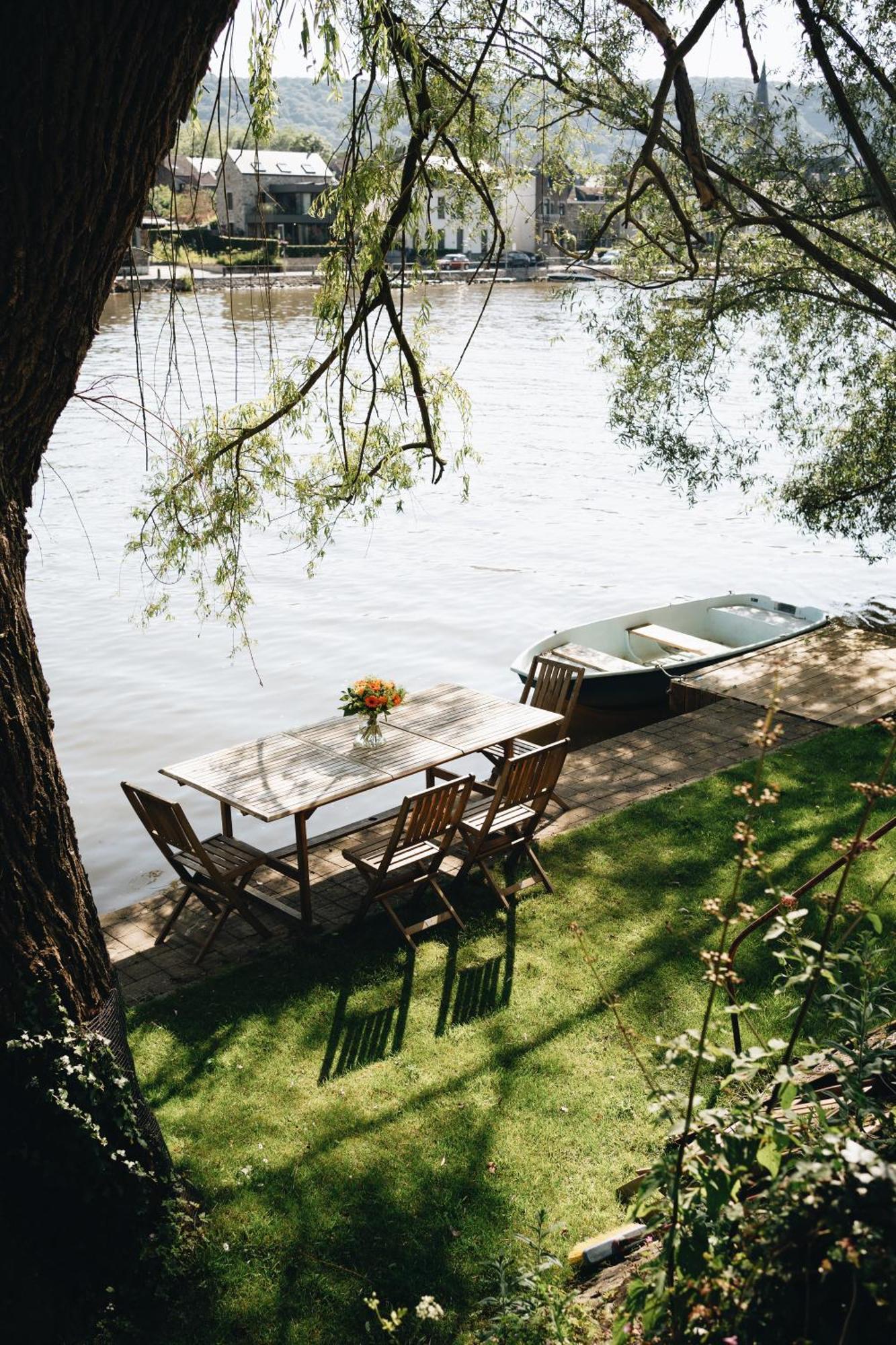 Pieds Dans L'Eau Private Wellness Bordure De Meuse Villa Lustin Bagian luar foto